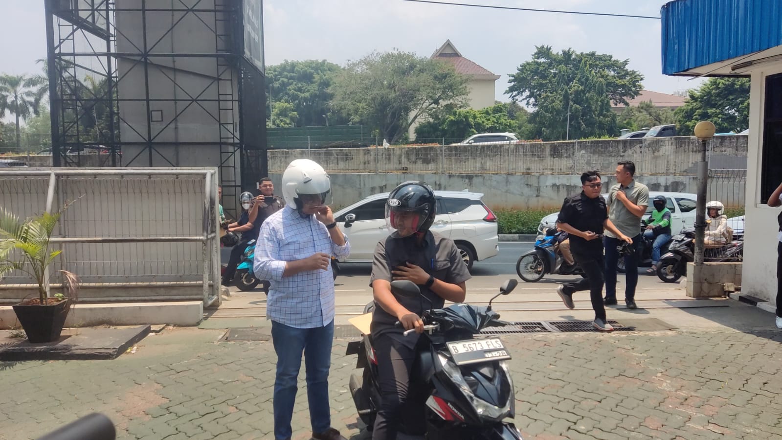 Bakal calon presiden (capres) Anies Baswedan urus SKCK. 