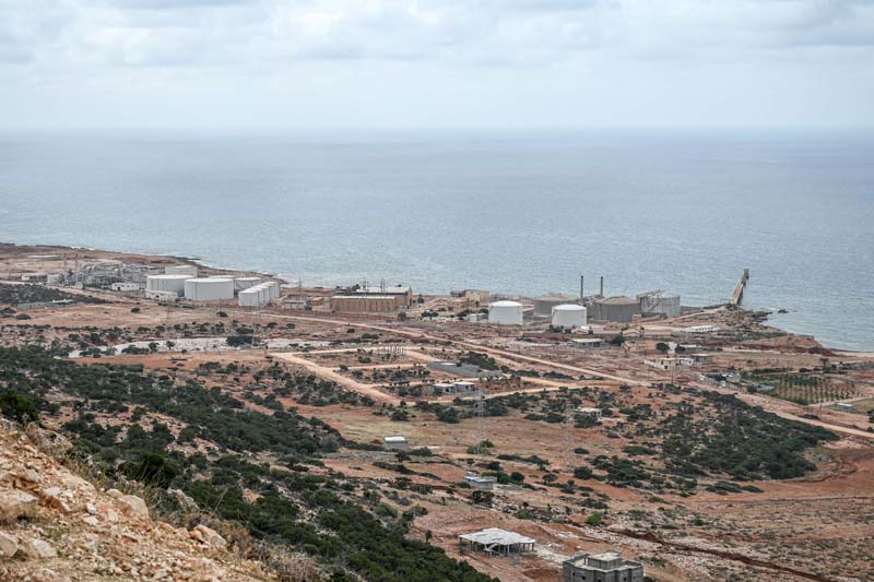 Penyelam menarik 125 jenazah dari laur dan mencari ribuan lainnya, pascabanjir dan bendungan yang jebol.