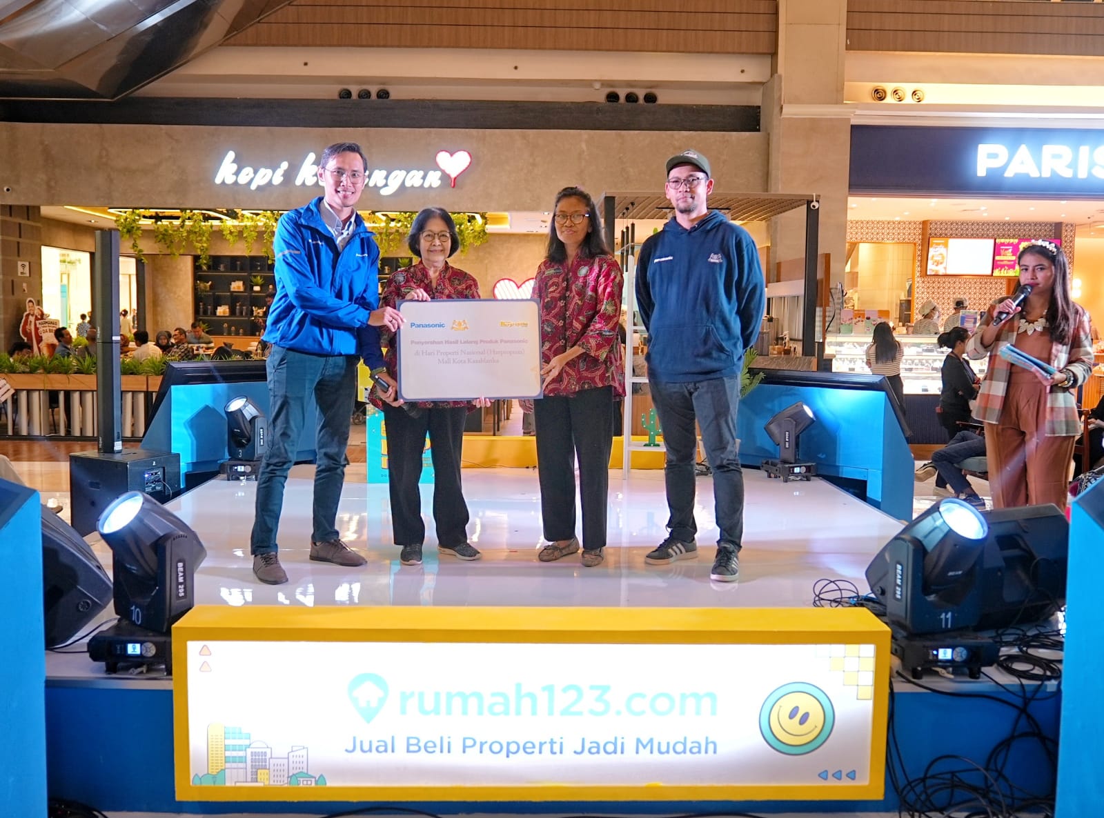 Hasil lelang dari Panasonic diserahkan untuk membantu Rumah Lansia 