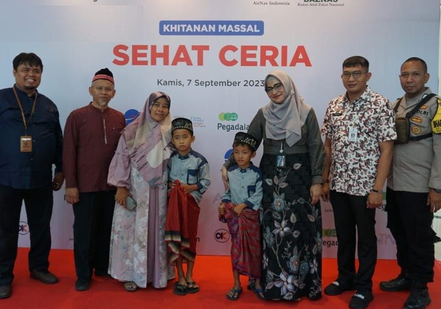 Khitanan massal 'Sehat Ceria' untuk 100 anak-anak kurang mampu di wilayah Jabodetabek oleh Baznas RI bekerja sama dengan AirNav Indonesia. 