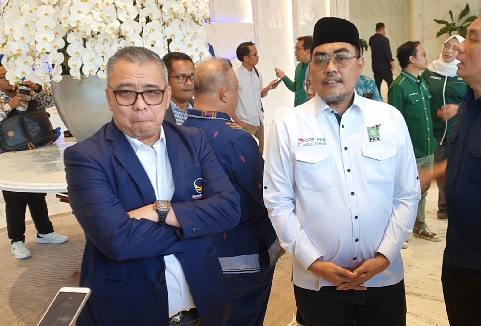 Wakil Ketua Umum PKB Jazilul Fawaid (kanan) dan Waketum NasDem, Ahmad Ali (kiri).