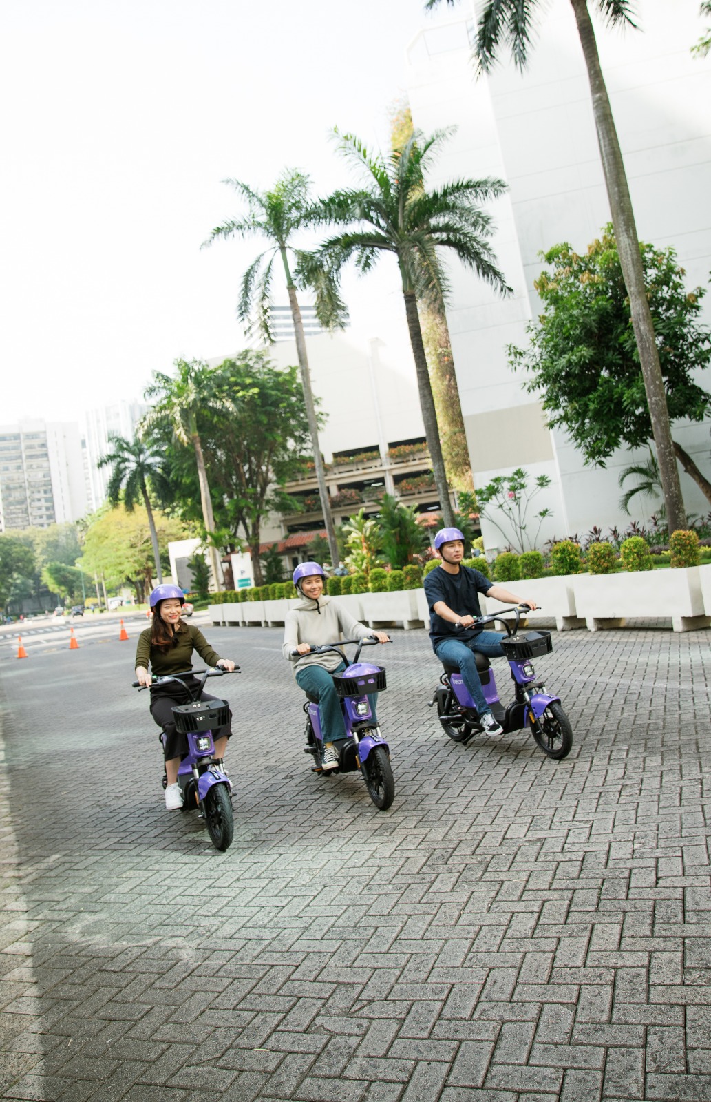 Ilustrasi pengguna ride sharing e-bike  Beam Mobility di salah satu kawasan.