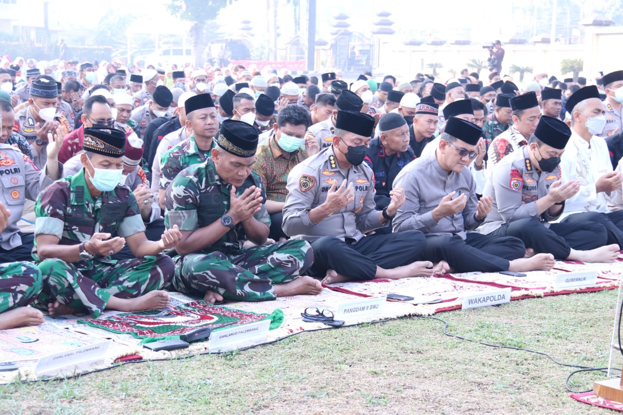 Kabut Asap Makin Parah, Polda Sumsel Gelar Salat Istisqa untuk Minta Hujan  