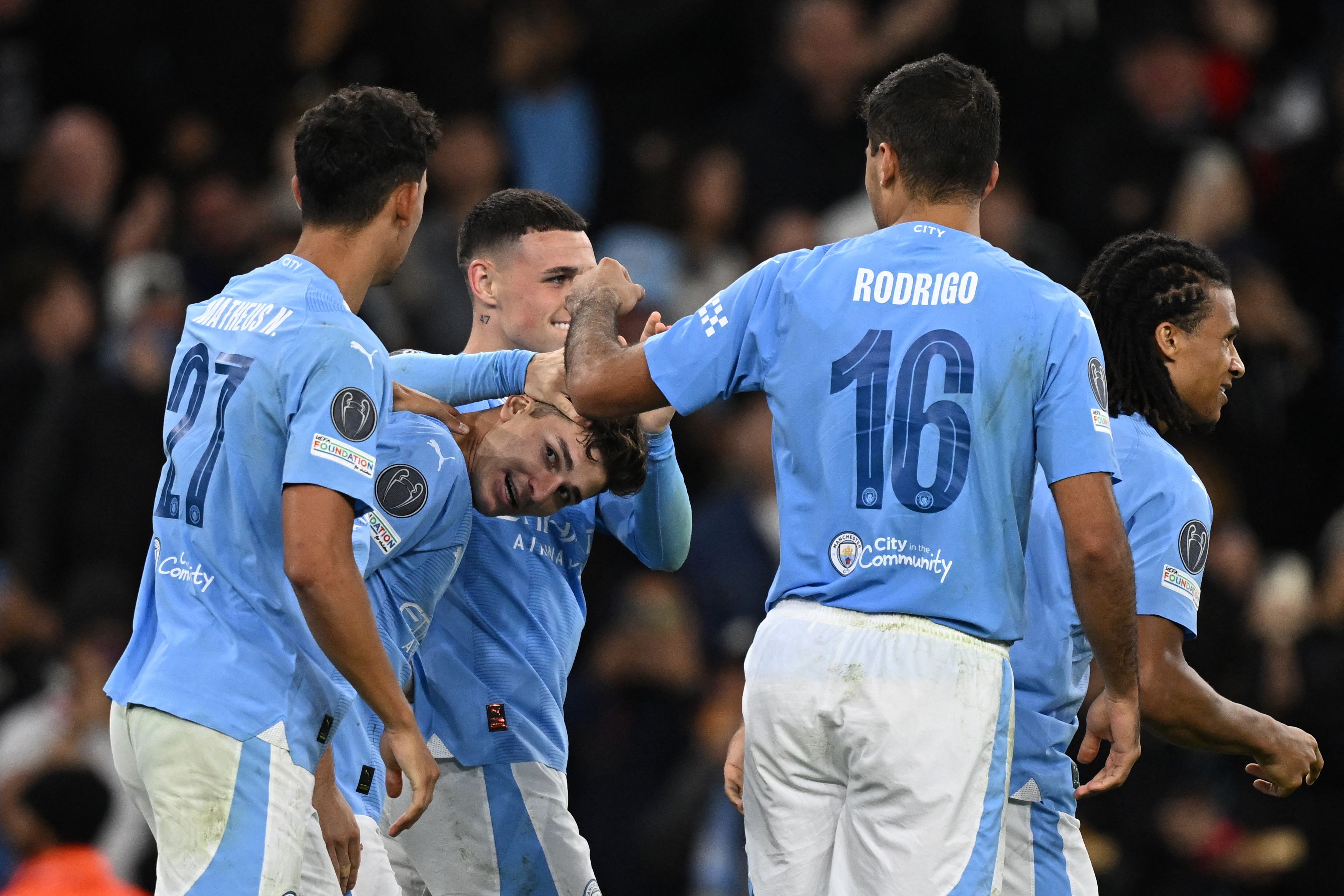 Para pemain Manchester City melakukan selebrasi usai mencetak gol ke gawang Red Star Belgrade di laga Liga Champions.