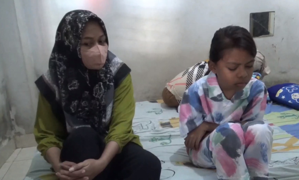 Saza, siswi SD asal Buton yang nyaris buta karena tertusuk pipa saat bermain di sekolah.