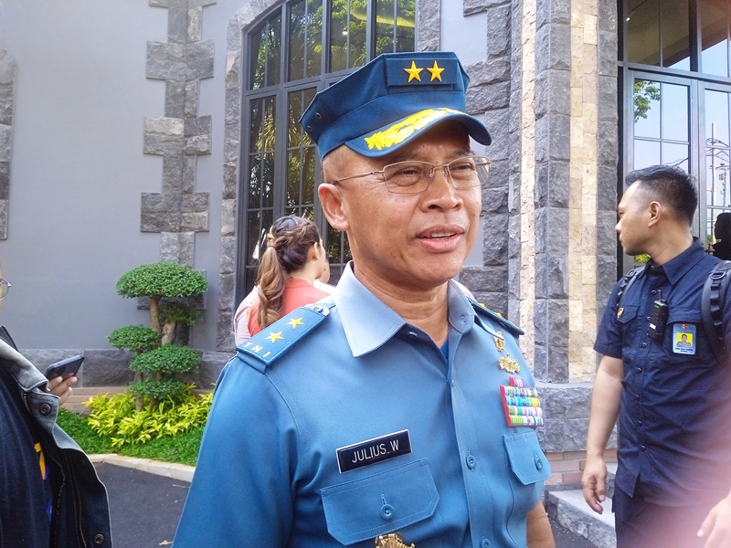 Kepala Pusat Penerangan (Kapuspen) TNI Laksda Julius Widjojono.