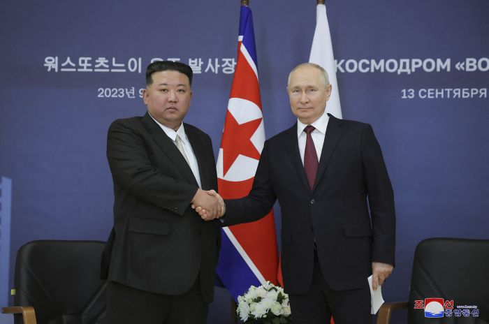 Pertemuan antara pemimpin Korea Utara Kim Jong Un dan Vladimir Putin pada Rabu (13/9).