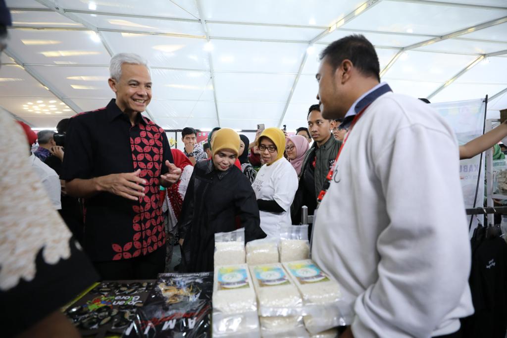 Bacapres Ganjar Pranowo saat berdiskusi dengan pelaku UMKM