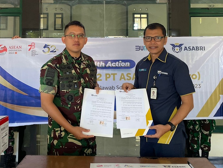 Penyerahan bantuan alat kesehatan PT Asabri untuk RS TNI AL Jala Ammari Makassar, Sulsel.