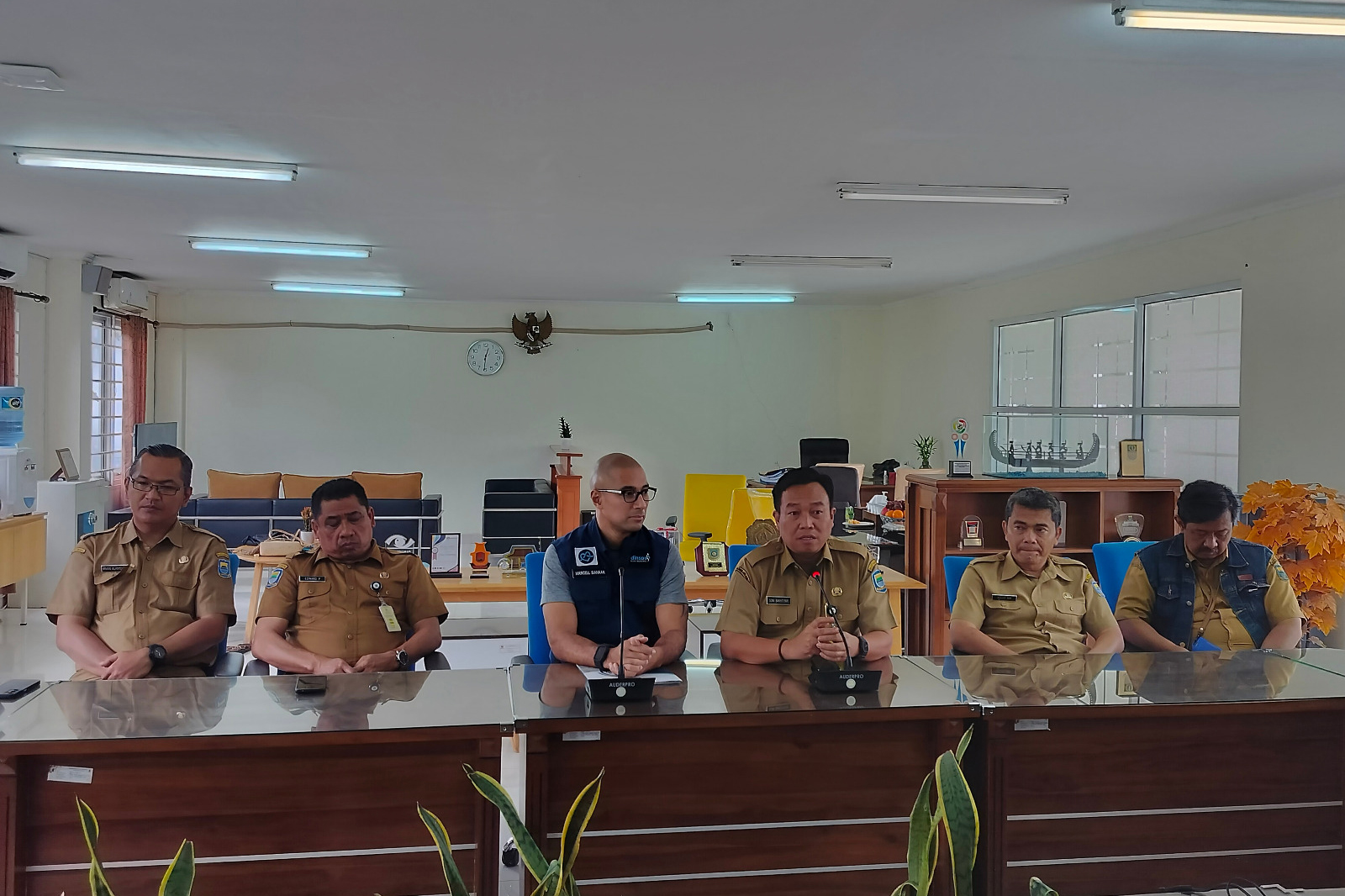 Marcell Siahaan (ketiga dari kiri).