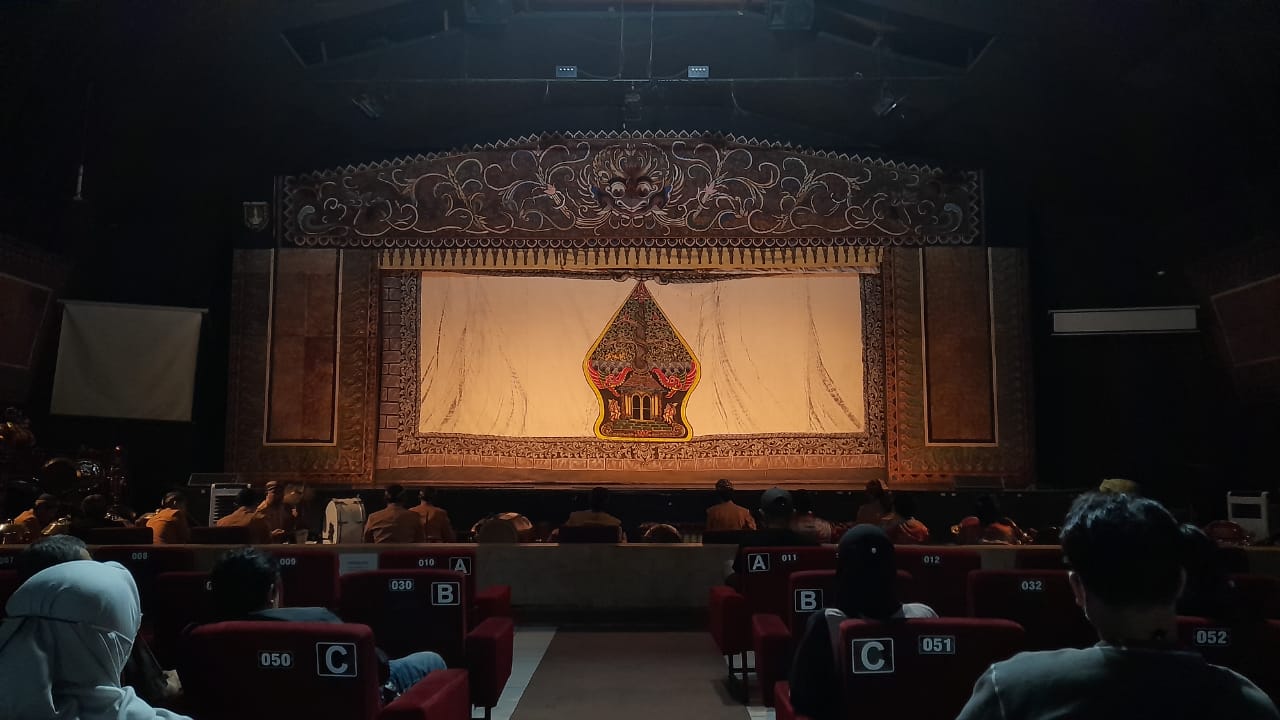 Kursi penonton didominasi generasi muda