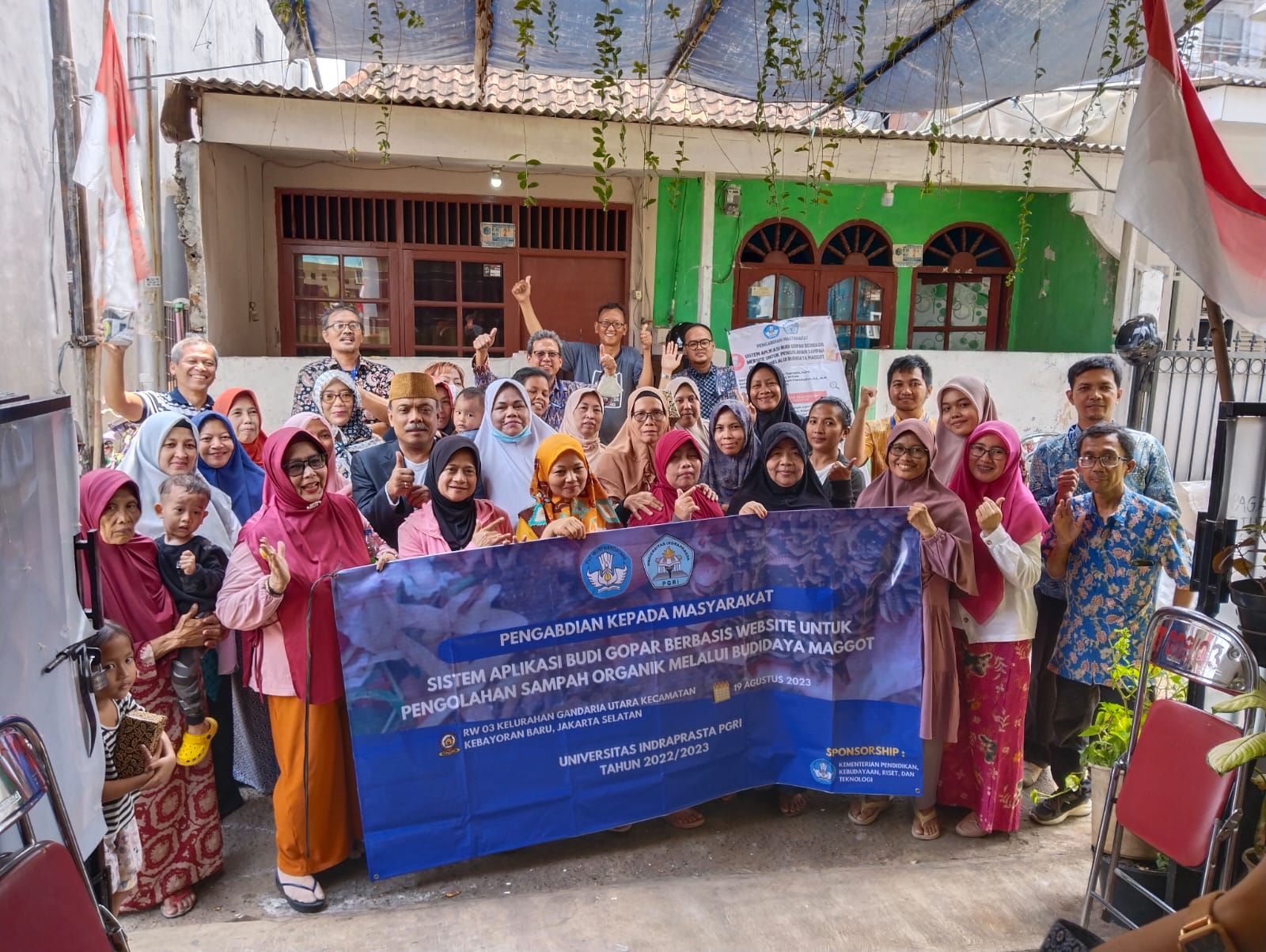 Tim Abdimas Dosen Unindra PGRI menggelar kegiatan pengabdian masyarakat di RW 03 Kelurahan Gandaria Utara, Kebayoran baru, Jaksel.