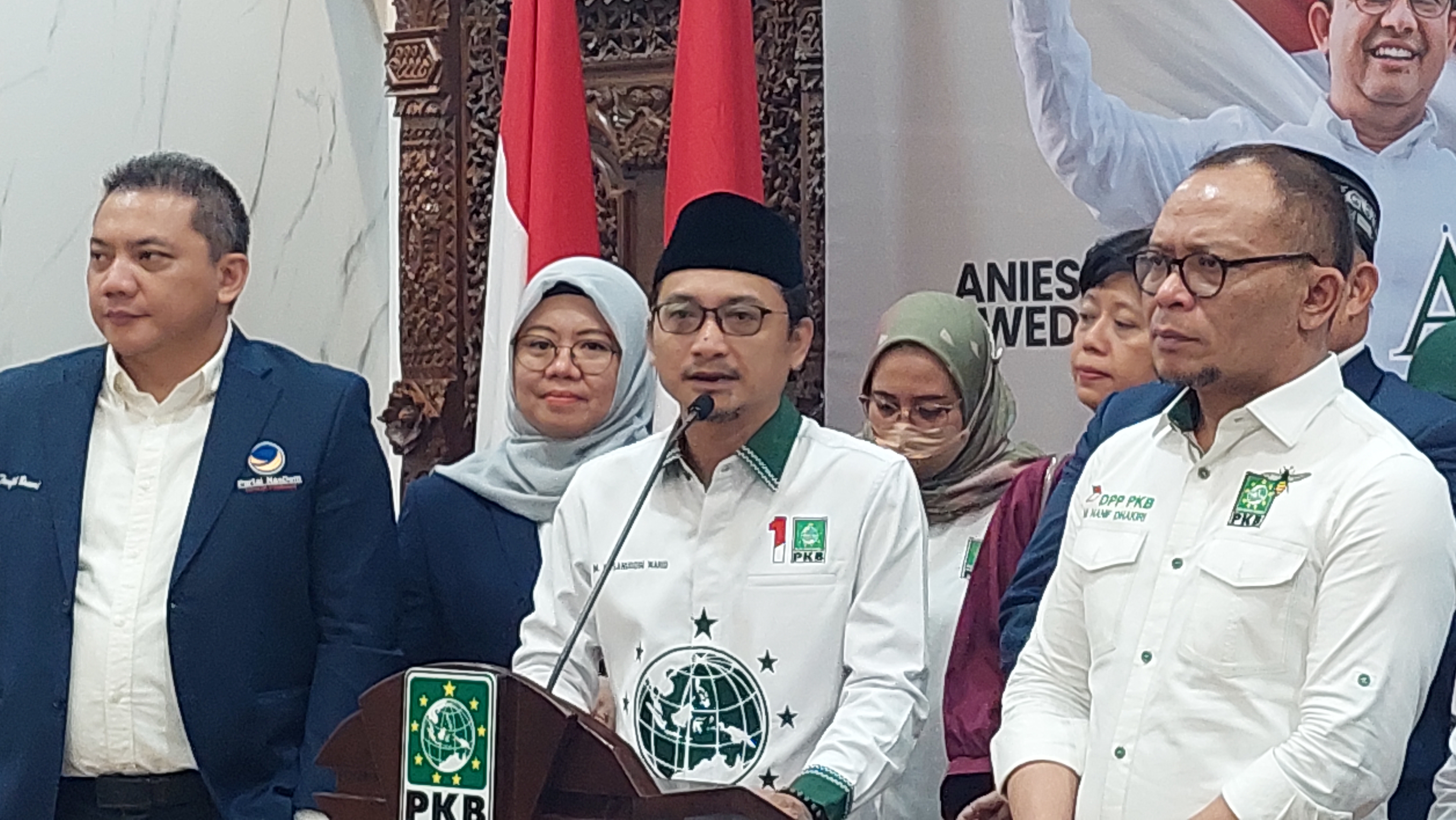Sekretaris Jenderal PKB, Hasanuddin Wahid dalam konferensi pers di DPP PKB