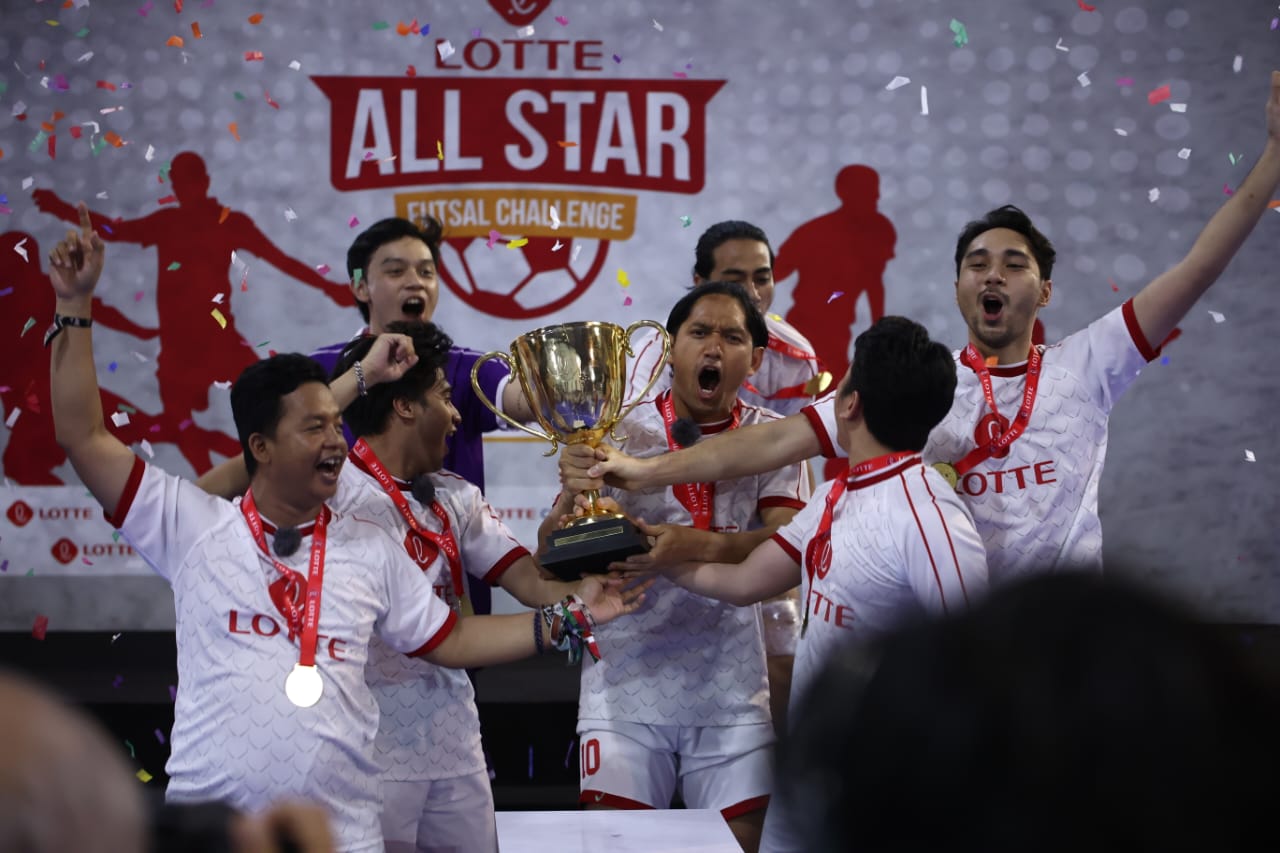 Para selebritas yang memeriahkan acara sportainment yang bertajuk “Lotte All Star Futsal Challenge”. 
