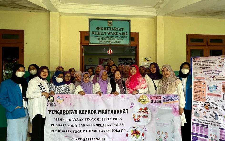 Fakultas Farmasi dan Fakultas Ilmu Komunikasi UP melakukan kegiatan pengabdian masyarakat di Posdaya Soka, Kebayoran Lama Selatan, Jakarta.