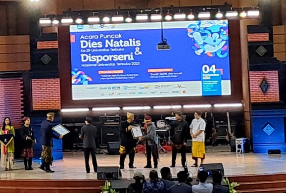 Dies Natalis Universitas Terbuka (UT) di di Gedung UTCC, Pondok Cabe, Tangerang Selatan, Banten, Senin (4/9).  