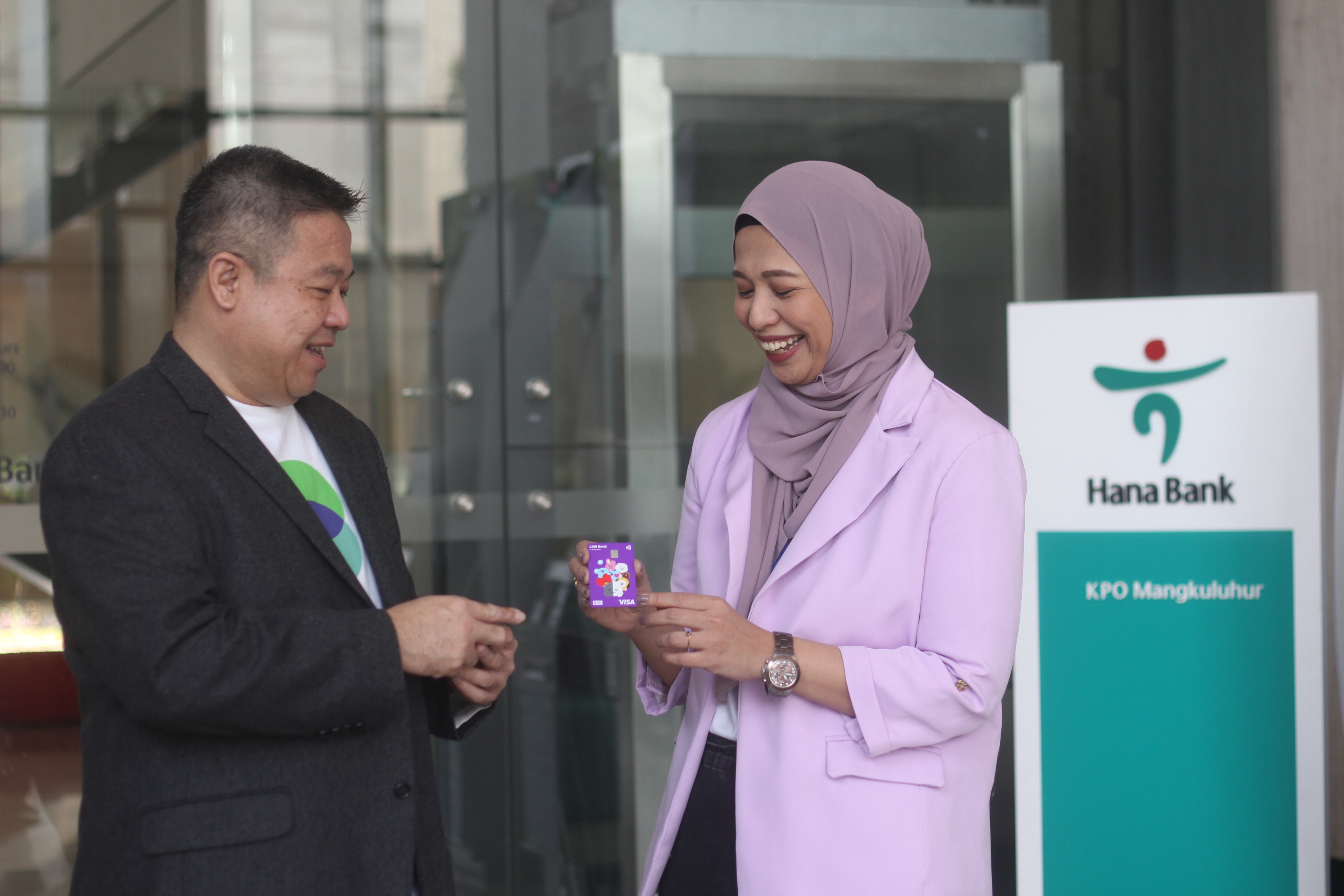 Hana Bank pikat Gen Z dengan luncurkan kartu debit dengan BT21