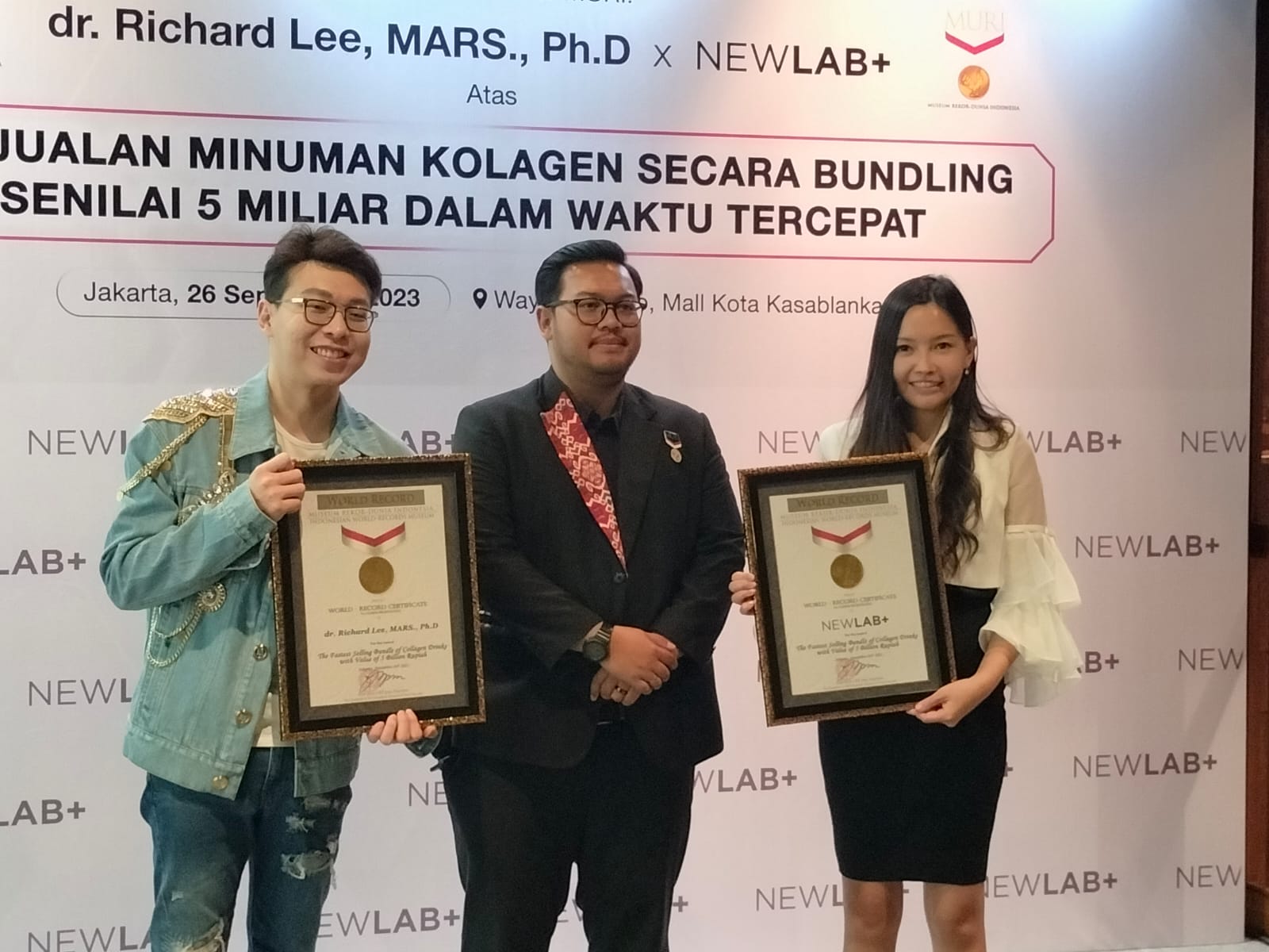  Dr Richard Lee, Andre Purwandono, Meliani Muljoredjo di acara pemecahan rekor MURI