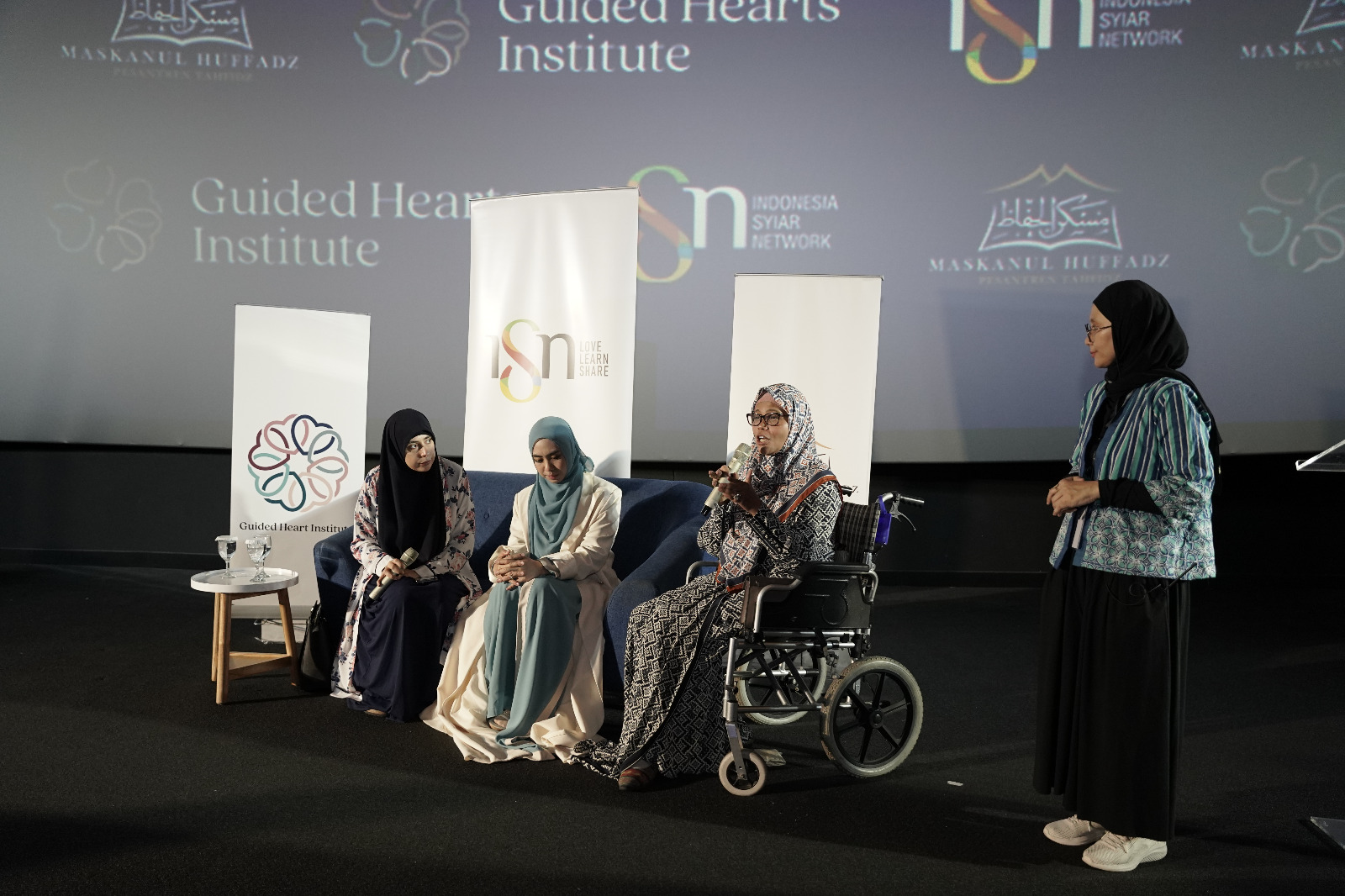 Seminar yang bertajuk “Healing Emotion- Practical Guide to Overcome Sad, Anxiety and Fear” di CGV Cinemas Grand Indonesia, Jakarta.