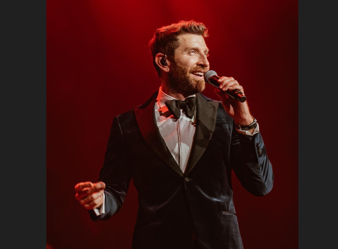 Brett Eldredge akan Ramaikan Natal 2023 dengan Konser Tahunannya