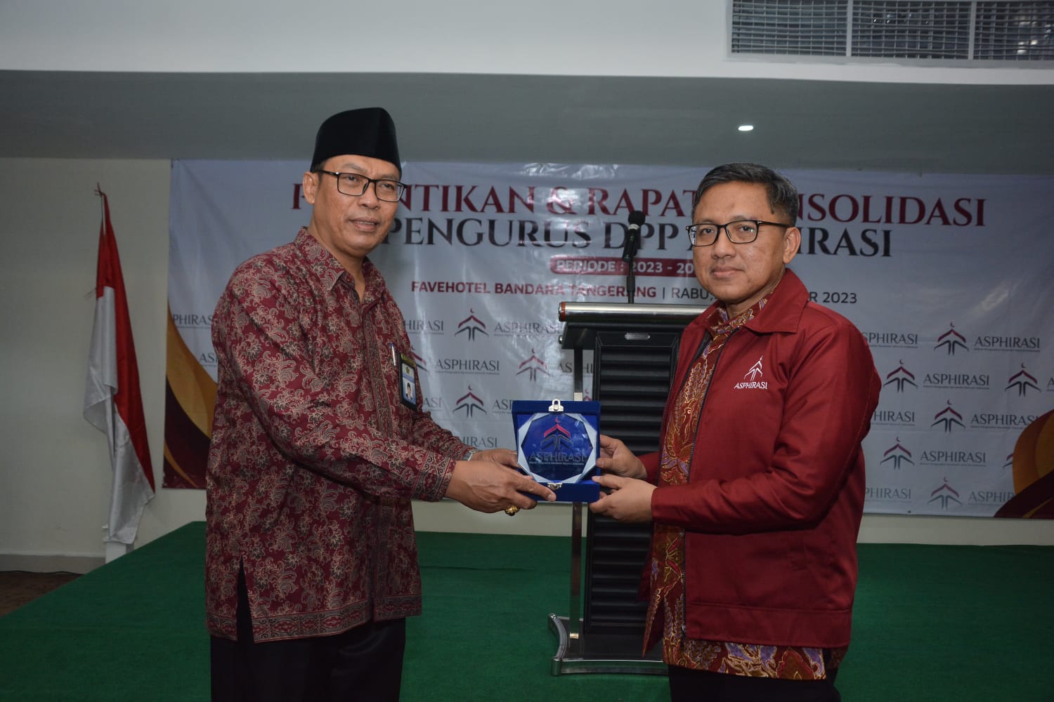 Pengurus DPP Aliansi Pengusaha Haramain Seluruh Indonesia (Asphirasi) resmi dilantik hari ini, dengan Ketua Umum Asphirasi H Amaludin Wahab.