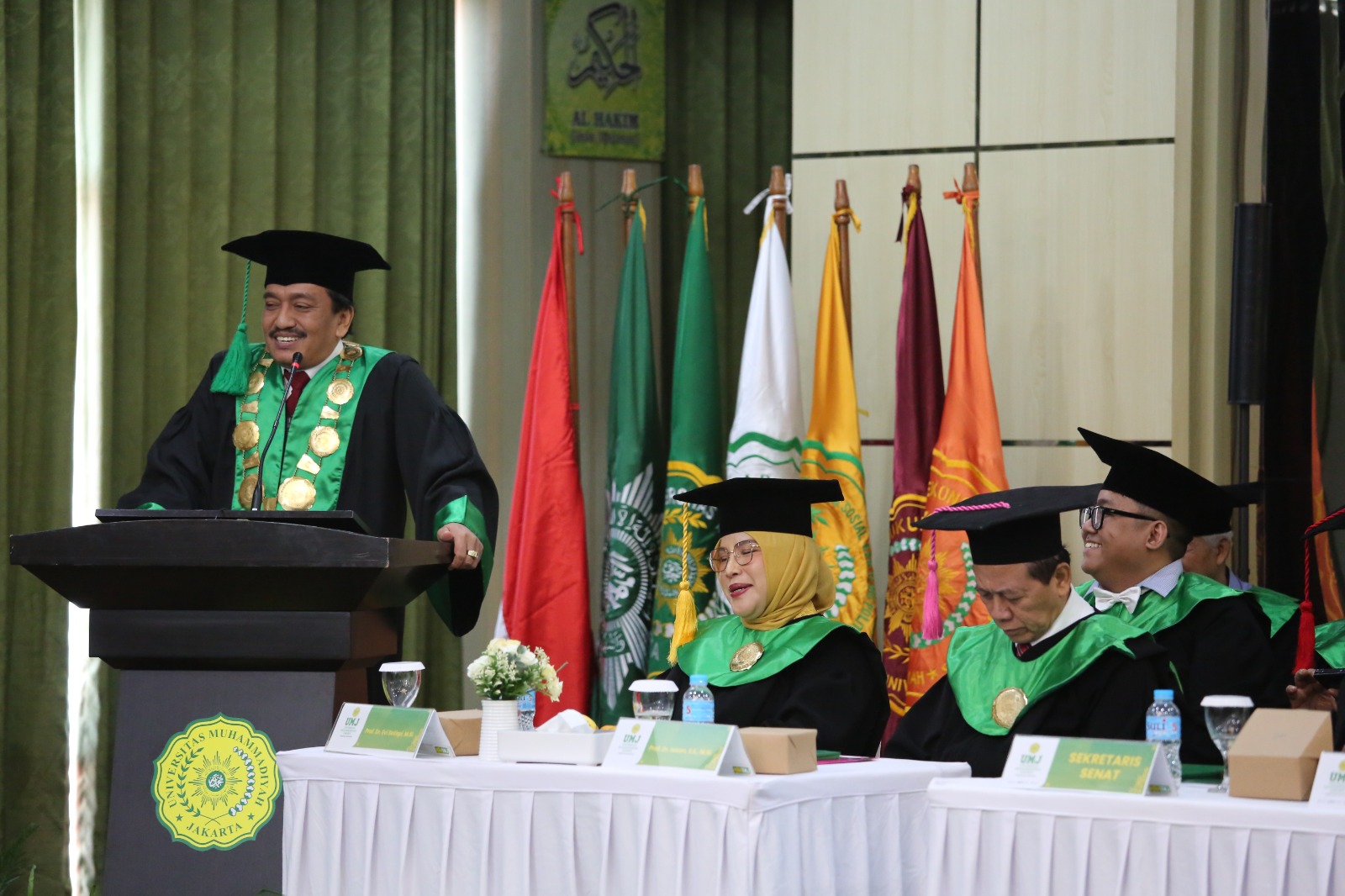 Rektor UMJ  Prof Dr Ma'mun Murod MSi mengukuhkan dua Guru Besar baru, Selasa (26/9).