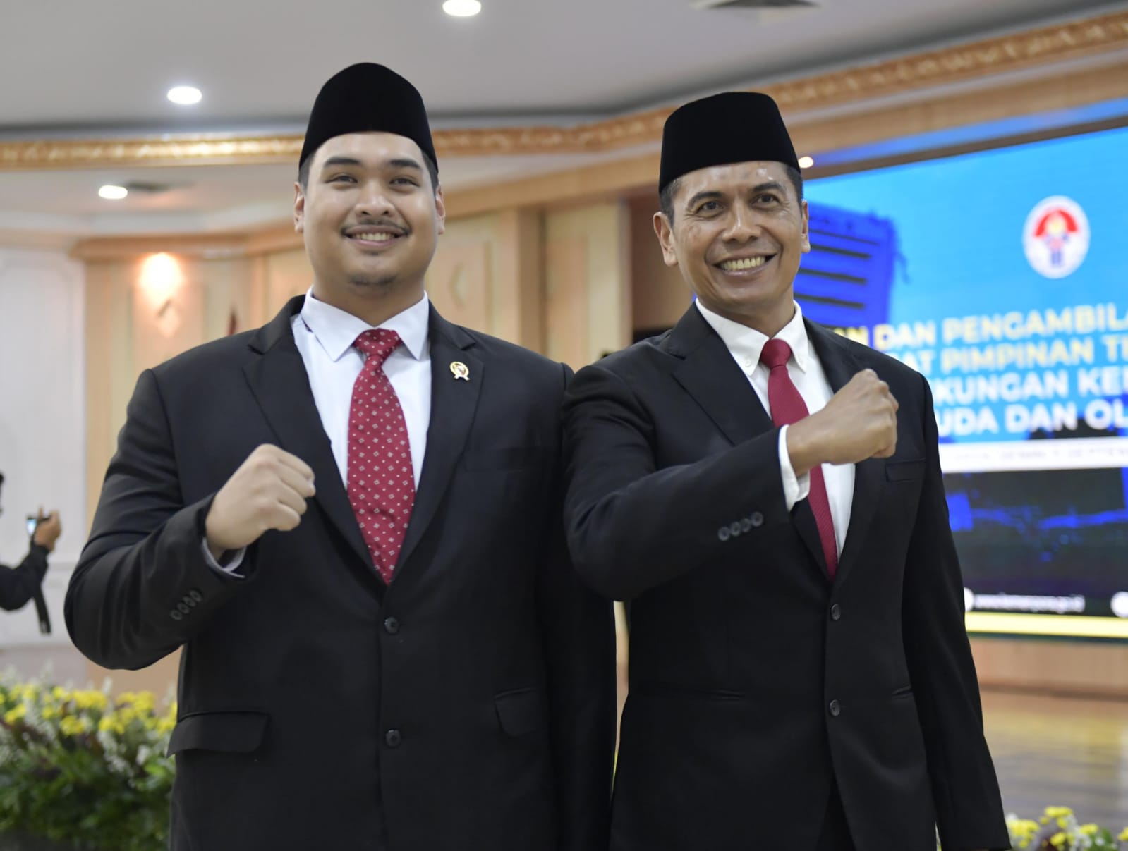 Menpora Dito Ariotedjo (kiri) dan Deputi 3 Bidang Pembudayaan Olahraga Rudy Sufahriadi.