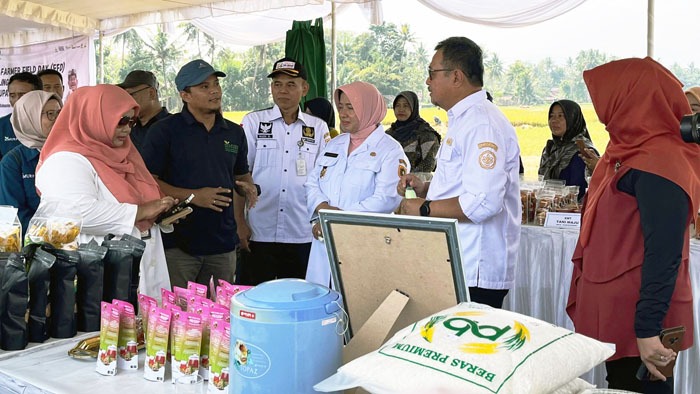 Kapusluh Kementan, Bustanul Arifin Caya (ke-2 kanan) pada FFD di Purworejo, Jawa Tengah