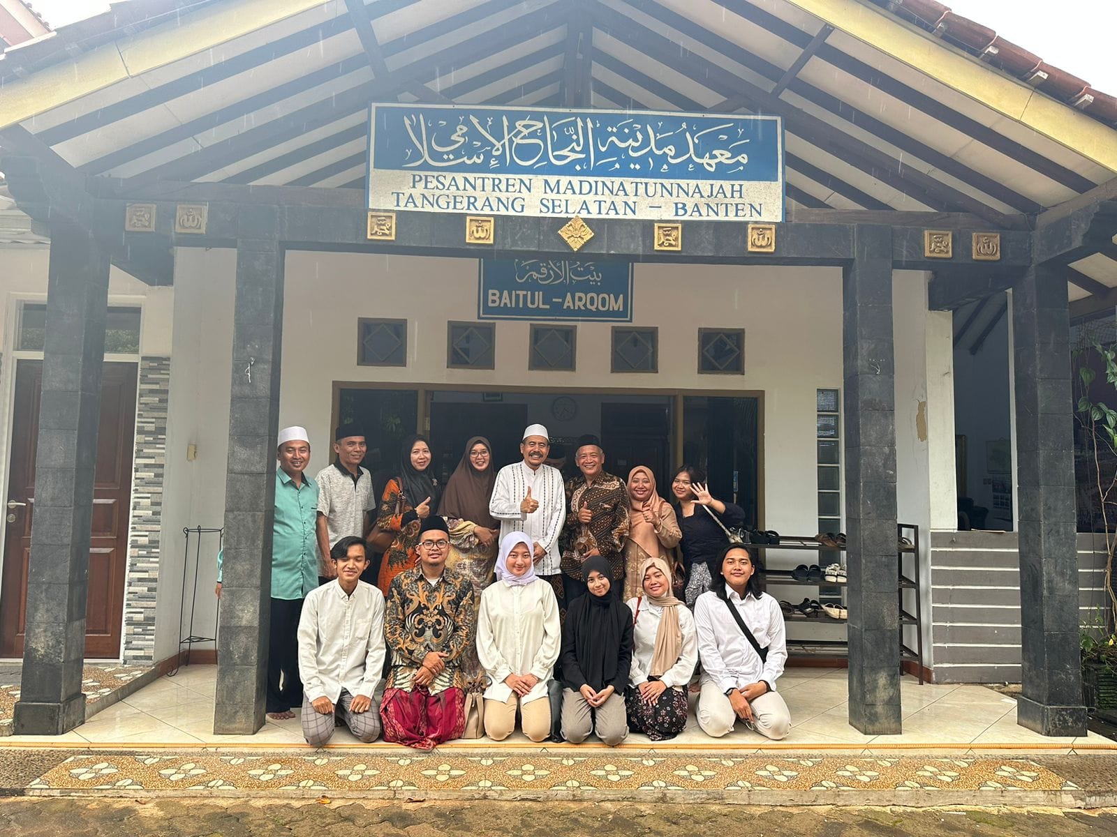 SKSG Universitas Indonesia (UI) mengunjungi Pondok Pesantren Madinatunnajah yang berlokasi di Kota Tangerang Selatan, Banten.