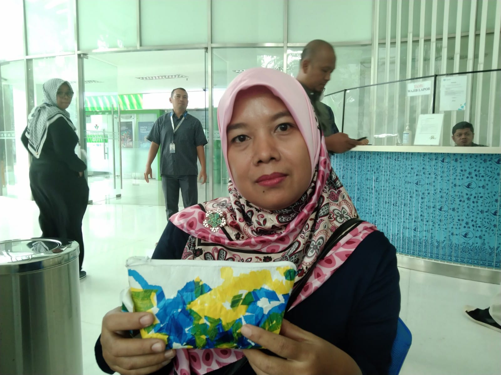 Pengemudi Bluebird menjadi garda terdepan program BlueSky, didukung para Kartini Bluebird dengan karya daur ulangnya.  