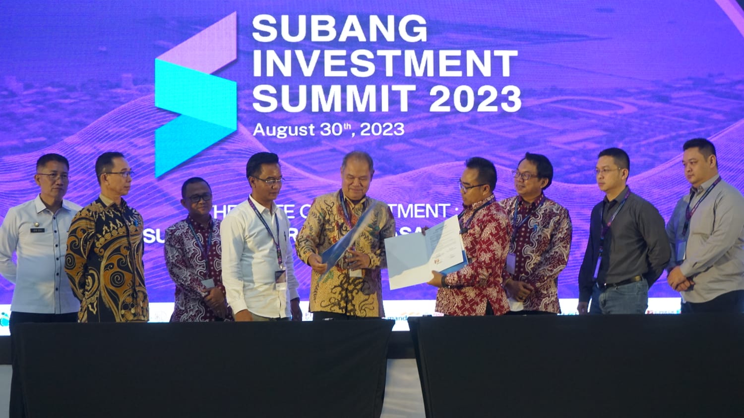 Anak perusahan Tjen Jung Sen Group menandatangani nota kesepakatan (MoU) dengan dua BUMD Pemkab Subang