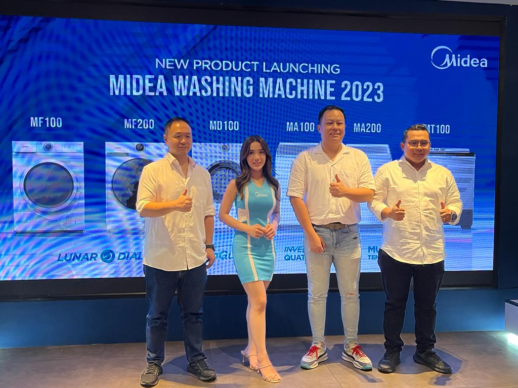 Peluncuran produk baru mesin cuci Midea di Jakarta, Selasa (19/9).