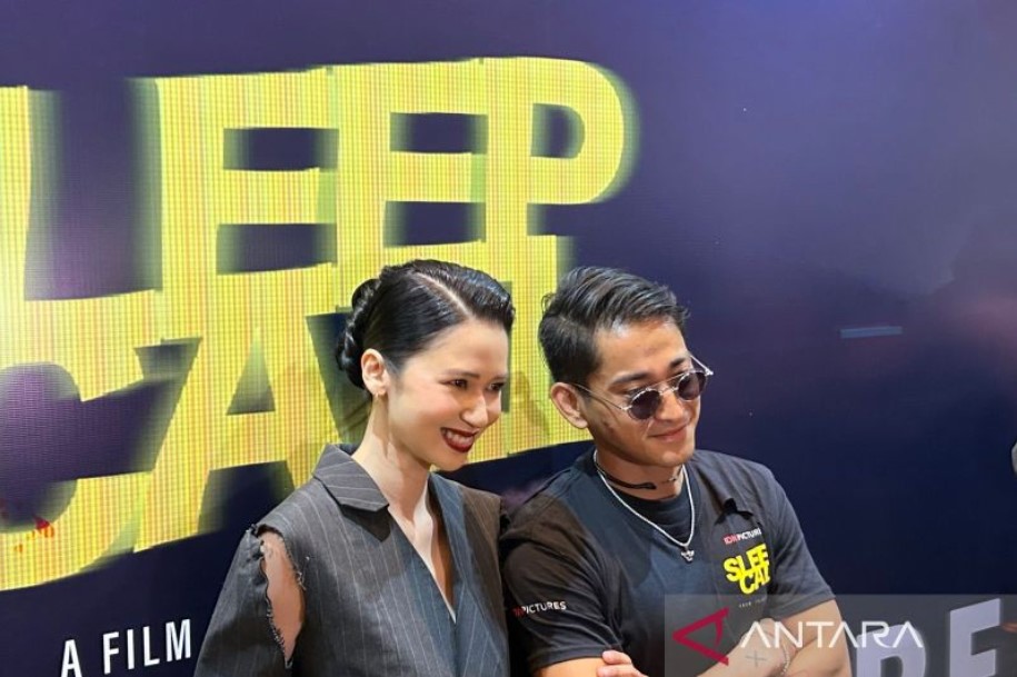 Aktor Bio One (kanan) dan Laura Basuki