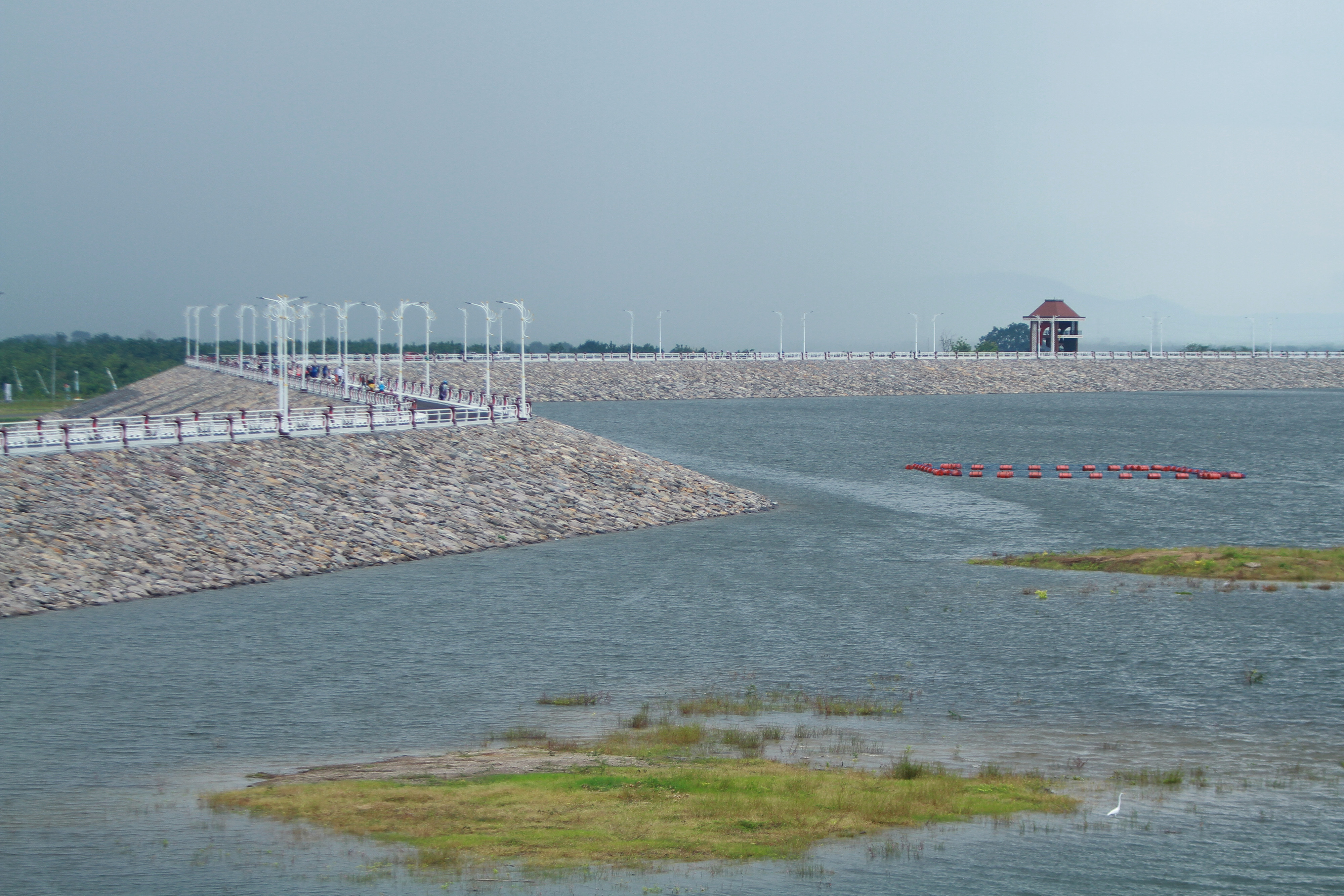 Bendungan Semantok di Kabupaten Nganjuk, Jawa Timur, Selasa (20/12/2022). Bendungan tersebut dibangun oleh Hutama Karya.