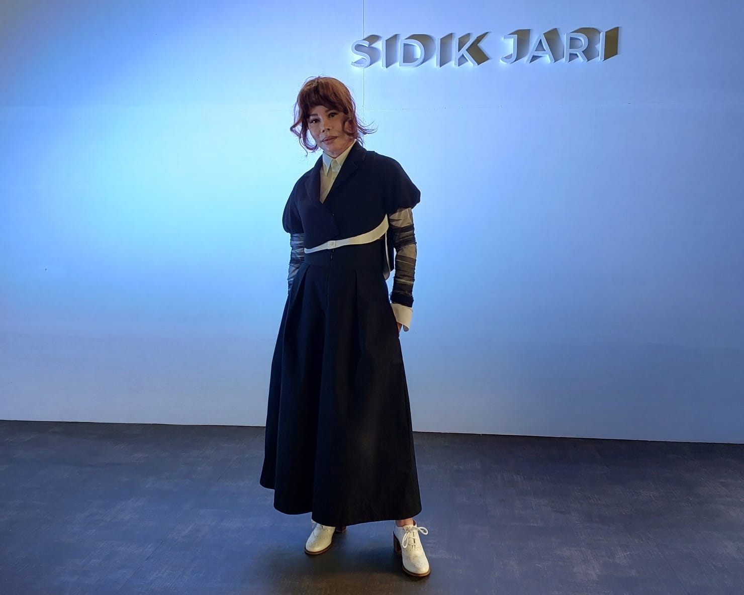 Desainer Susan Budihardjo (73) dalam peluncuran koleksi Sidik Jari, Sabtu (16/9) di Alam Sutera, Tangerang Selatan.