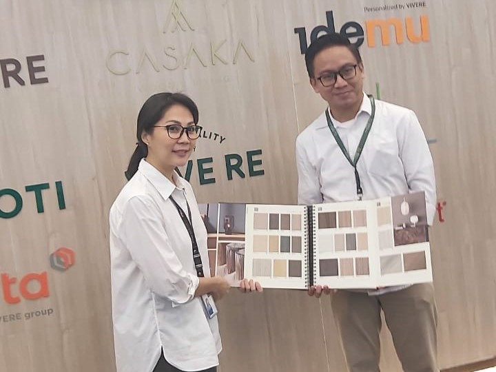 Direktur PT Prasetya Gema Mulia, Shirley Sagita Antono (kiri).