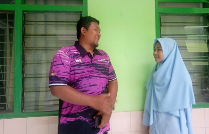 Penulis mewawancarai Bapak Wisnu Adhi Pamungkas S.Pd.