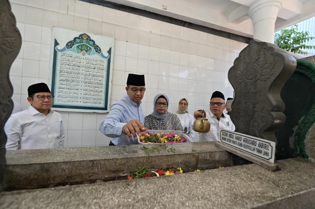 Bacapres dan bacawapres dari Koalisi Perubahan untuk Persatuan, Anies Baswedan-Muhaimin Iskandar berziarah ke Makam Pangeran Diponegoro. 