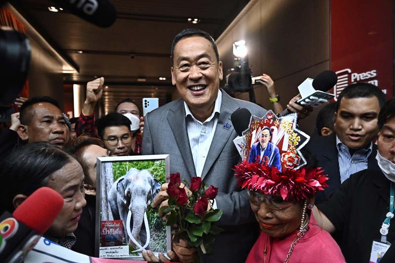 Raja Thailand Maha Vajiralongkorn mendukung kabinet dari Perdana Menteri Srettha Thavisin.