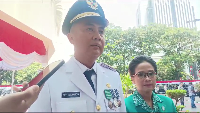 Bey Machmudin seusai pelantikan di Jakarta, Selasa (5/9).