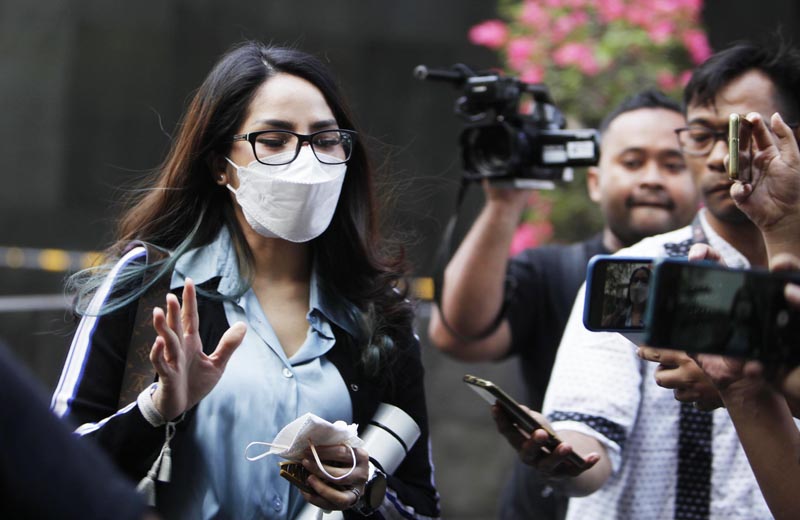 Penyanyi Windy Idol tidak hadir memenuhi panggilan penyidik KPK terkait kasus suap penanganan perkara di MA.