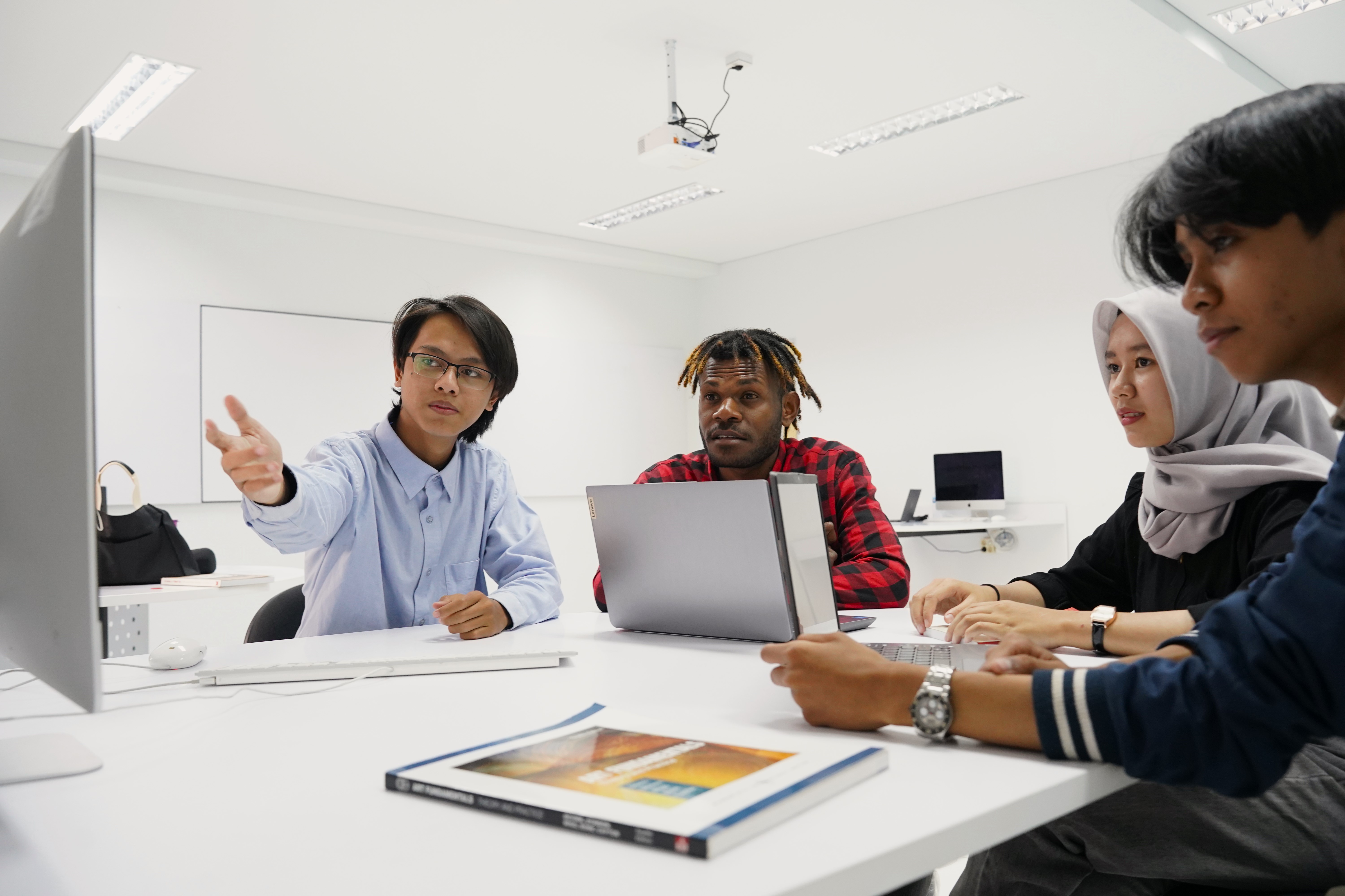  Dengan mengusung slogan Satu Langkah Lebih Maju, SATU University siap menyelenggarakan perkuliahan perdana tahun ajaran 2023/2024.