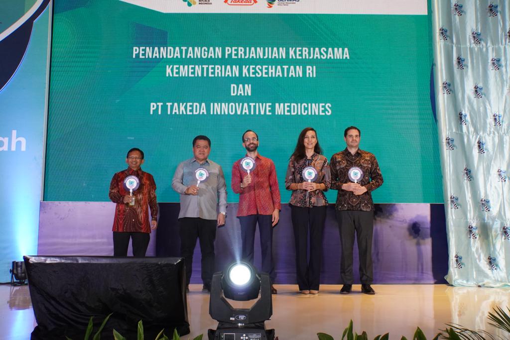Acara penandatangan kerja sama antara Kemenkes dan PT Takeda Innovative Medicine di Jakarta, Rabu (27/9) dalam mengatasi DBD.