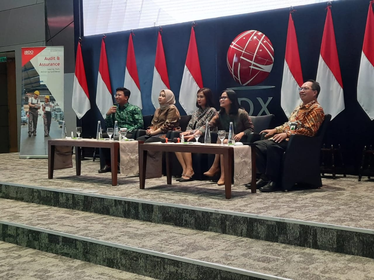 Acara overview proses initial public pffering (IPO) dari sisi audit dan legal di Jakarta.