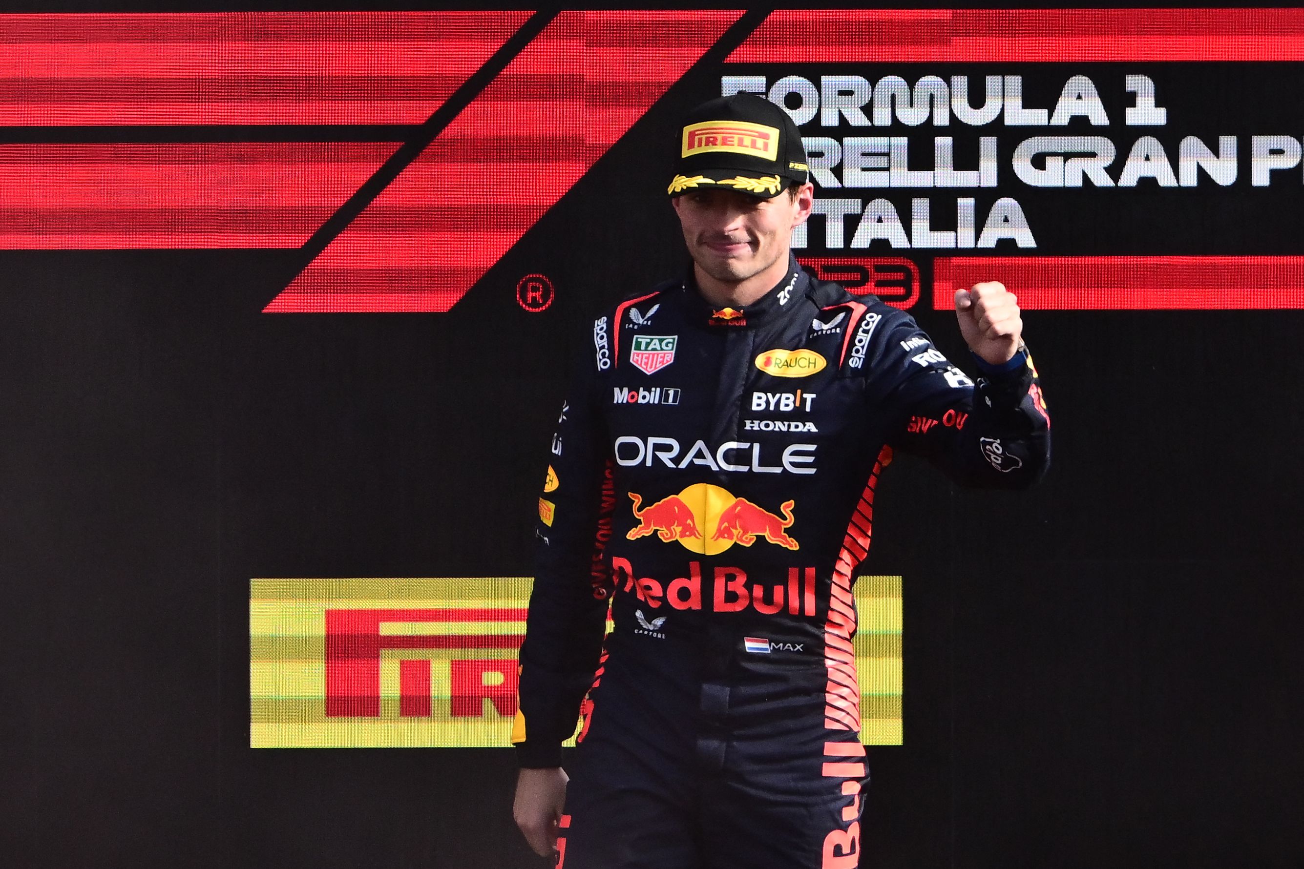 Pembalap Red Bull Max Verstappen berada di podiun usai menjadi juara di GP Italia.