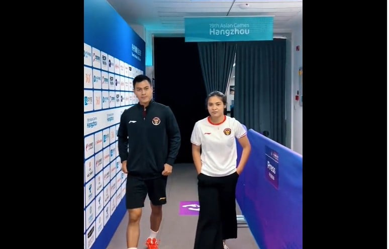 Kapten tim beregu Indonesia di Asian Games 2022 Shesar Hiren Rhustavito (kiri) dan Gregoria Mariska Tunjung.