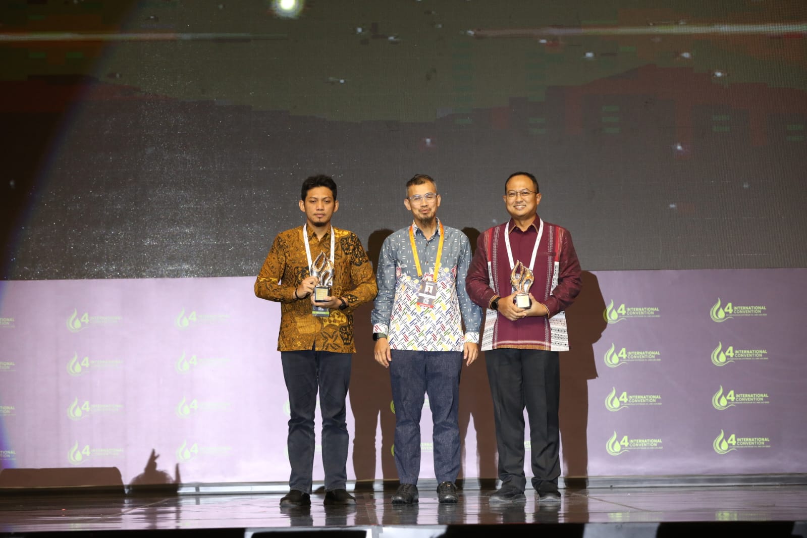 Pertamina Hulu Energi sebagai Subholding Upstream Pertamina meraih 13 penghargaan dalam ajang ICIUOG 2023