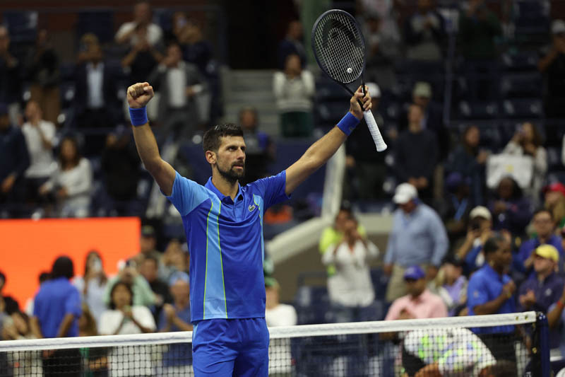 Novak Djokovic berhasil mengalahkan Laslo Djere dengan skor 4-6, 4-6, 6-1, 6-1, 6-3 dalam waktu 3 jam 45 menit.