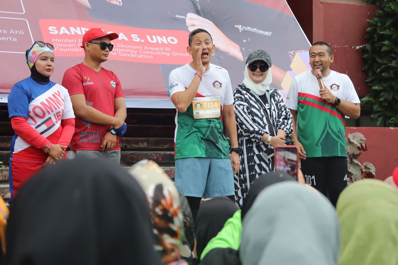 Menparekraf Sandiaga Salahuddin Uno bersinergi bersama Sandination membuka Bazar Sembako Murah.