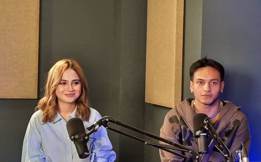 Aktor Jefri Nichol (kanan) dan Syifa Hadju yang membintangi film Mohon Doa Restu.